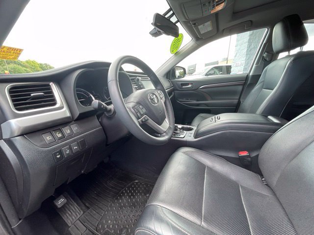 Used 2016 Toyota Highlander Limited Platinum AWD/4WD image 11