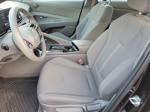 Used 2024 Hyundai Elantra SE image 9