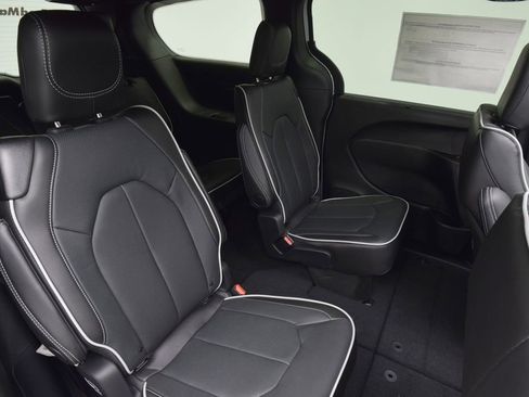 New 2026 Chrysler Pacifica Limited w/ S Appearance Package image 20