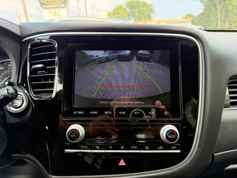 Used 2020 Mitsubishi Outlander LE AWD/4WD image 23