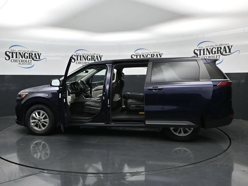 Used 2023 Kia Carnival LX FWD image 37
