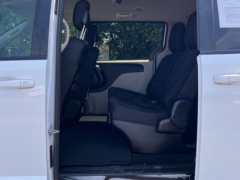 Used 2018 Dodge Grand Caravan SE w/ UConnect Hands-Free Group FWD image 13