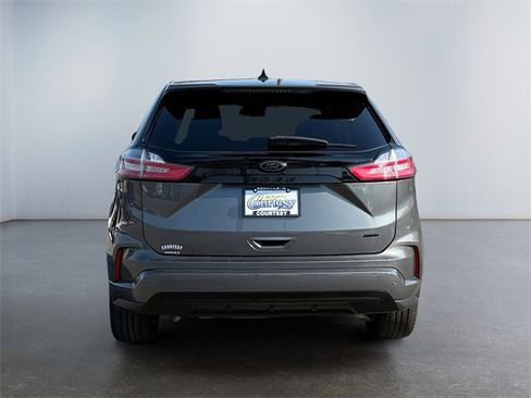 Used 2023 Ford Edge SE w/ Black Appearance Package image 4