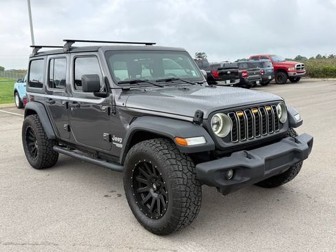 Used 2019 Jeep Wrangler Unlimited Sport S AWD/4WD image 2