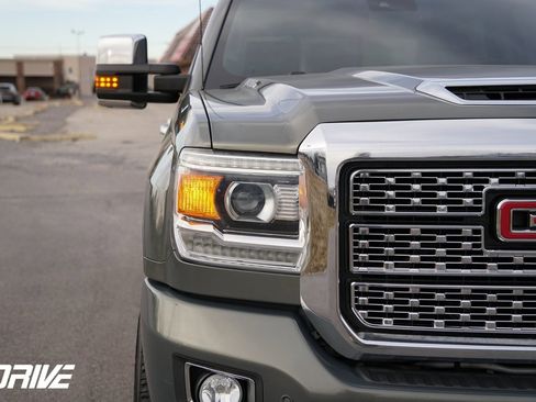 Used 2018 GMC Sierra 3500 Denali w/ Duramax Plus Package image 4