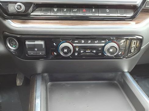 Used 2024 Chevrolet Silverado 2500 LT image 22