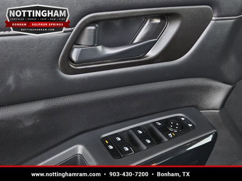 Used 2024 Nissan Pathfinder SV FWD image 26