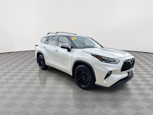 Used 2020 Toyota Highlander Limited AWD/4WD image 2