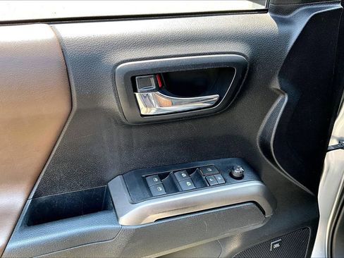 Used 2021 Toyota Tacoma Limited AWD/4WD image 26