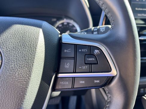 Used 2022 Toyota Highlander XSE image 38