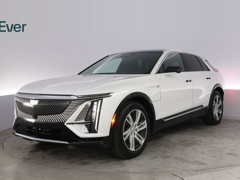 Used 2024 Cadillac Lyriq Tech RWD image 2