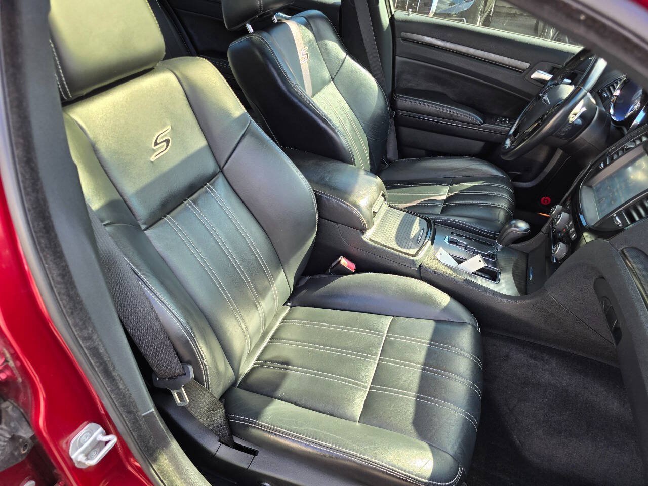Used 2013 Chrysler 300 S AWD/4WD image 31