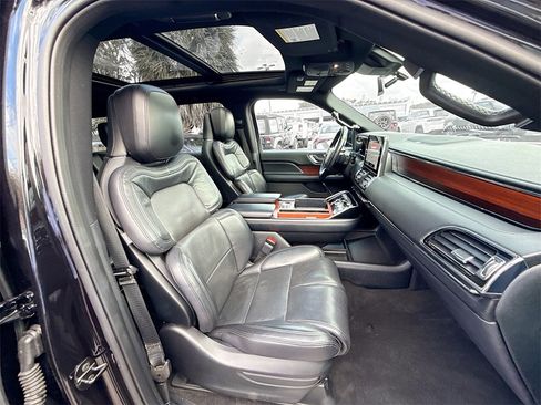 Used 2021 Lincoln Navigator Reserve image 33