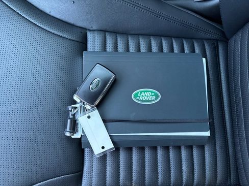 Used 2025 Land Rover Discovery S AWD/4WD image 35