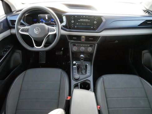 Used 2022 Volkswagen Taos SE image 10