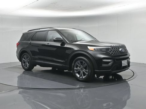 Used 2023 Ford Explorer XLT w/ Equipment Group 202A RWD image 27