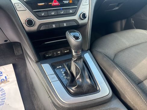 Used 2018 Hyundai Elantra SE w/ Cargo Package image 15