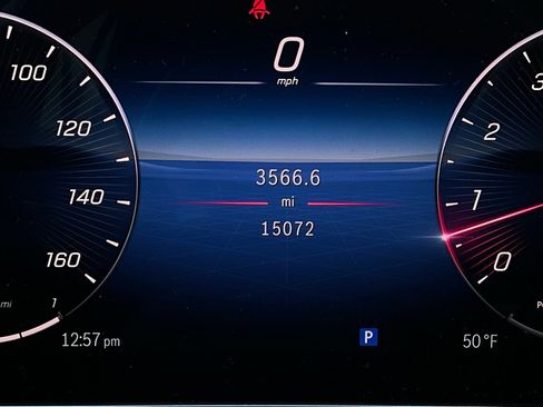 Used 2024 Mercedes-Benz GLC 300 4MATIC image 43