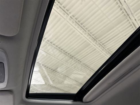 Used 2024 Toyota Sienna XLE image 18