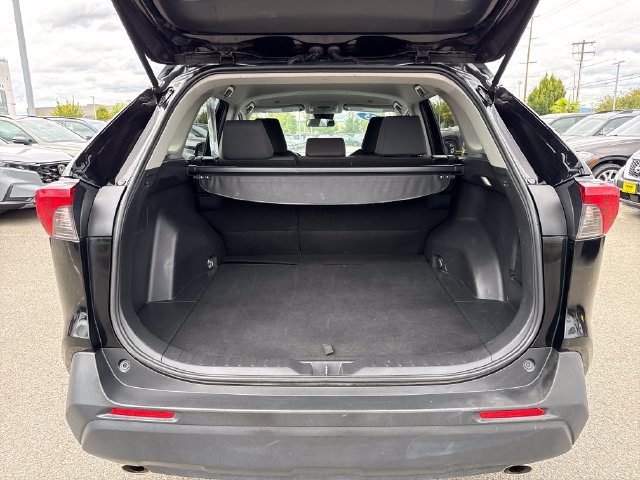 Used 2025 Toyota RAV4 XLE AWD/4WD image 13