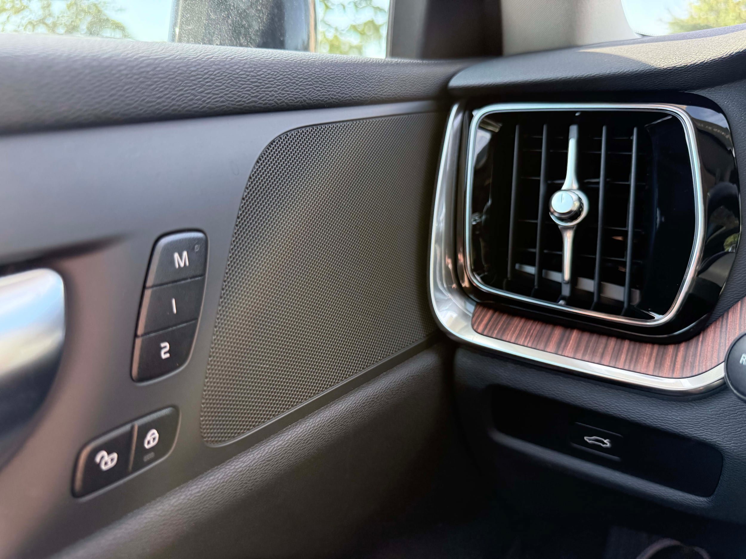 Certified 2025 Volvo V60 B5 Cross Country Plus AWD/4WD image 18