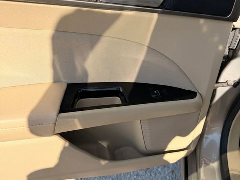 Used 2015 Ford Fusion SE FWD image 15