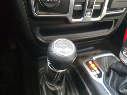 Used 2020 Jeep Wrangler Unlimited Sahara image 17