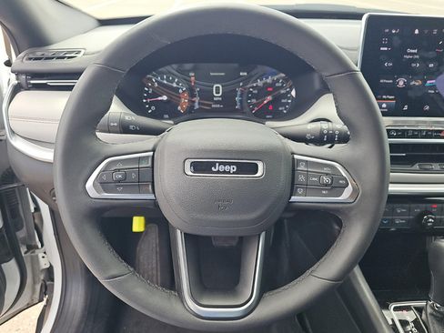 Used 2025 Jeep Compass Limited AWD/4WD image 9