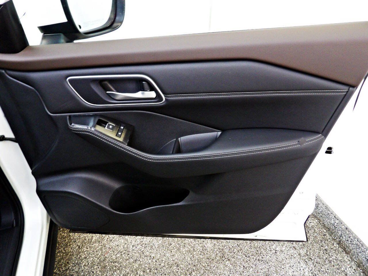 Used 2021 Nissan Rogue SL AWD/4WD image 11
