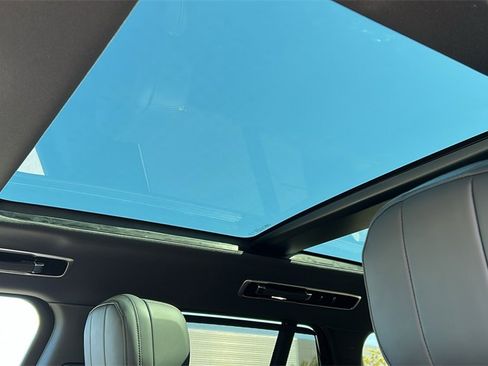 New 2025 Land Rover Range Rover SE image 19