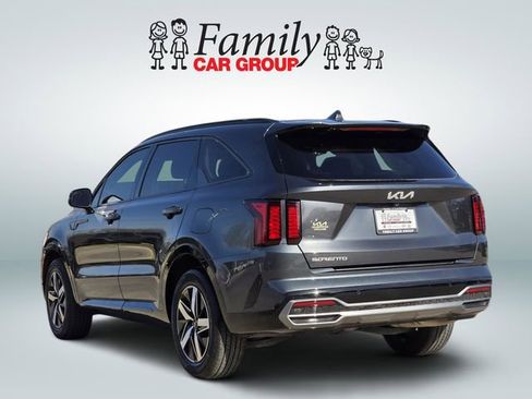 Used 2023 Kia Sorento S image 3