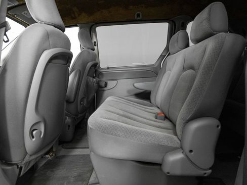 Used 2006 Chrysler Town & Country LX image 18