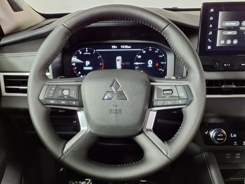 New 2025 Mitsubishi Outlander SE image 24