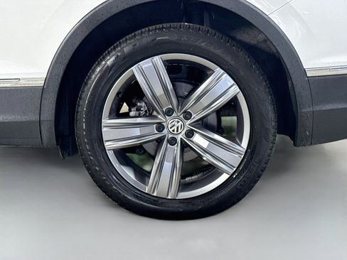 Used 2021 Volkswagen Tiguan SEL FWD image 37