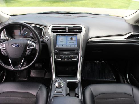 Used 2017 Ford Fusion SE w/ Equipment Group 201A AWD/4WD image 31