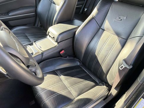 Used 2023 Chrysler 300 S image 21