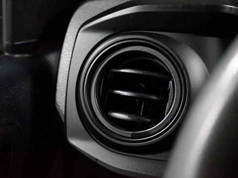 Used 2018 Toyota Tacoma SR RWD image 21