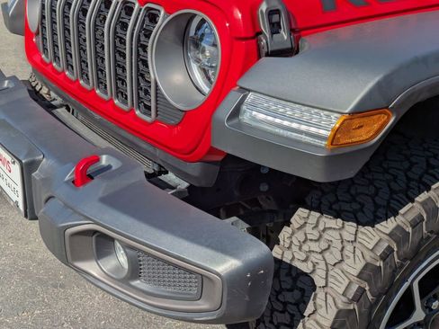 Used 2025 Jeep Wrangler Unlimited Rubicon AWD/4WD image 11