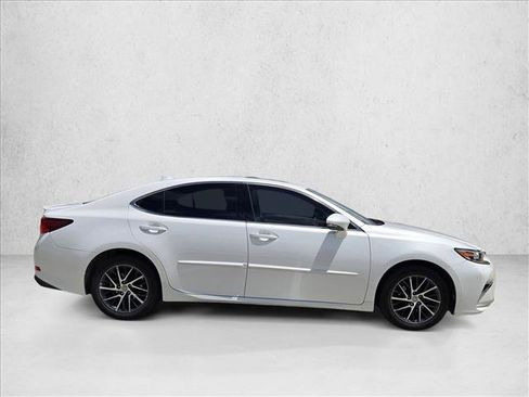 Used 2016 Lexus ES 350 w/ Premium Package w/Wood Trim FWD image 4