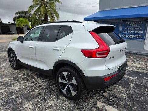 Used 2024 Volvo XC40 B5 Plus image 5