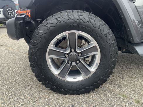 Used 2020 Jeep Wrangler Unlimited Sahara AWD/4WD image 19