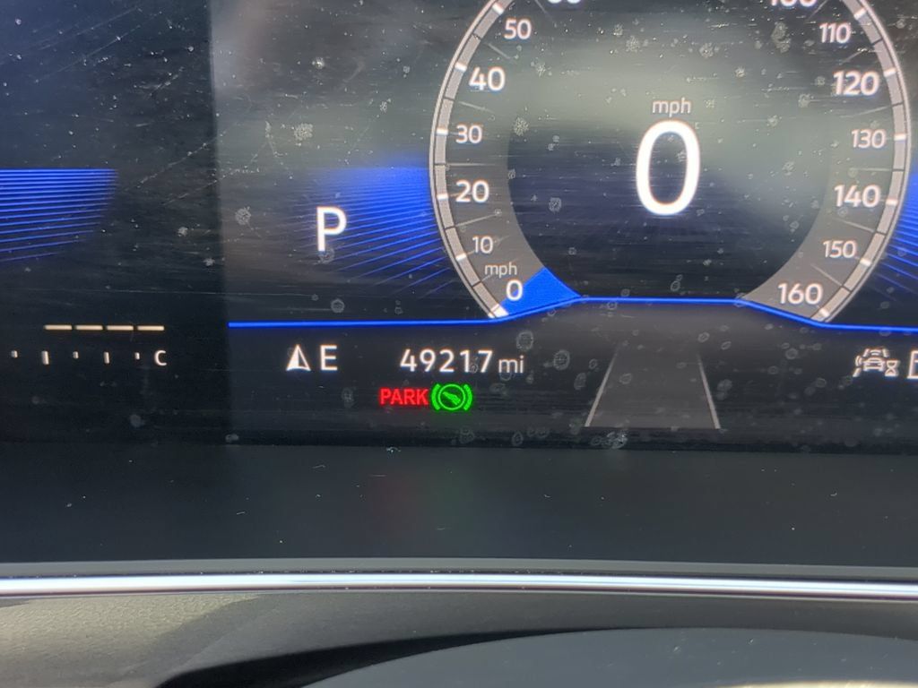 Certified 2023 Volkswagen Tiguan SE FWD image 32