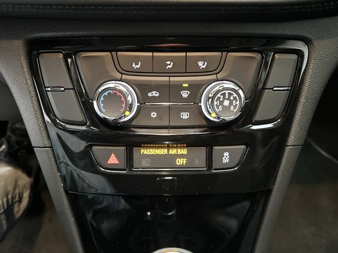 Used 2020 Buick Encore Preferred FWD image 31