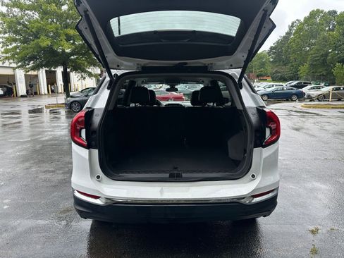 Used 2024 GMC Terrain SLT image 32