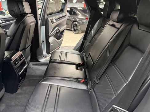 Used 2020 Porsche Cayenne AWD/4WD image 38