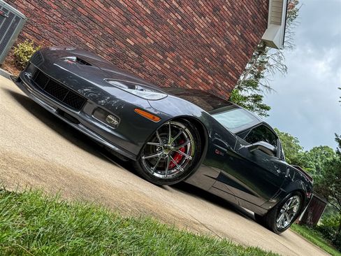 Used 2009 Chevrolet Corvette Z06 w/ Preferred Equipment Group RWD image 4