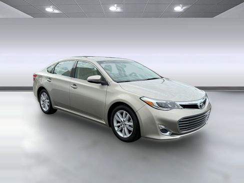 Used 2014 Toyota Avalon XLE image 6