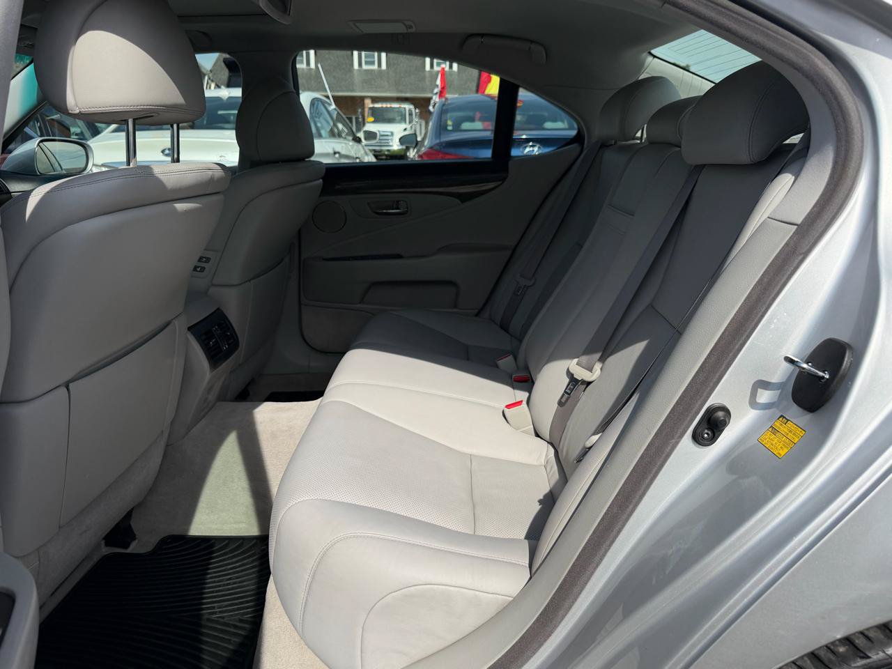 Used 2007 Lexus LS 460 w/ Comfort Pkg RWD image 12