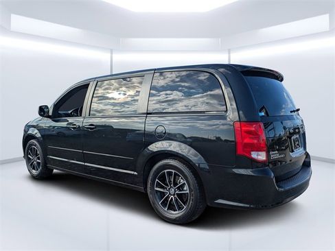 Used 2017 Dodge Grand Caravan SE image 5