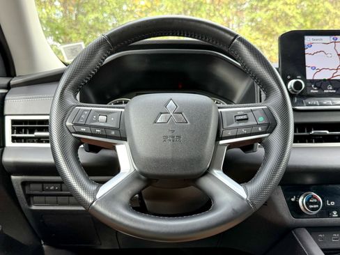 Used 2024 Mitsubishi Outlander AWD image 36